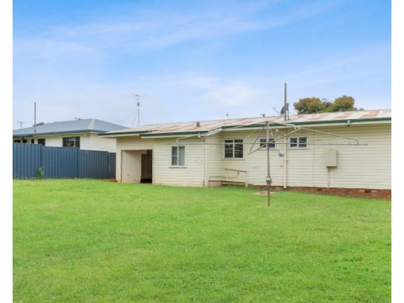 11 McCafferty Street, Wilsonton QLD 4350