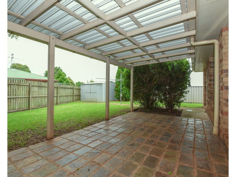 2 Oaklands Court, Glenvale QLD 4350