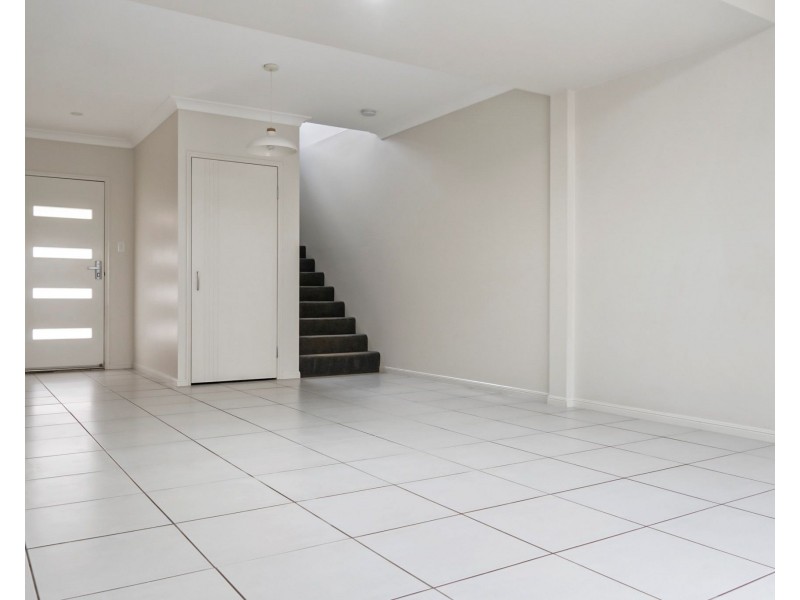 Unit 2/11 Obrien Street, Harlaxton QLD 4350
