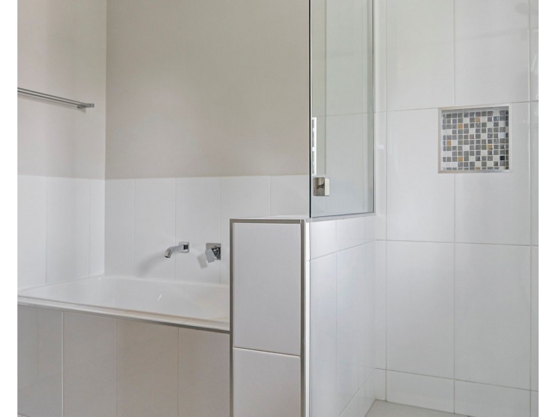 Unit 2/11 Obrien Street, Harlaxton QLD 4350