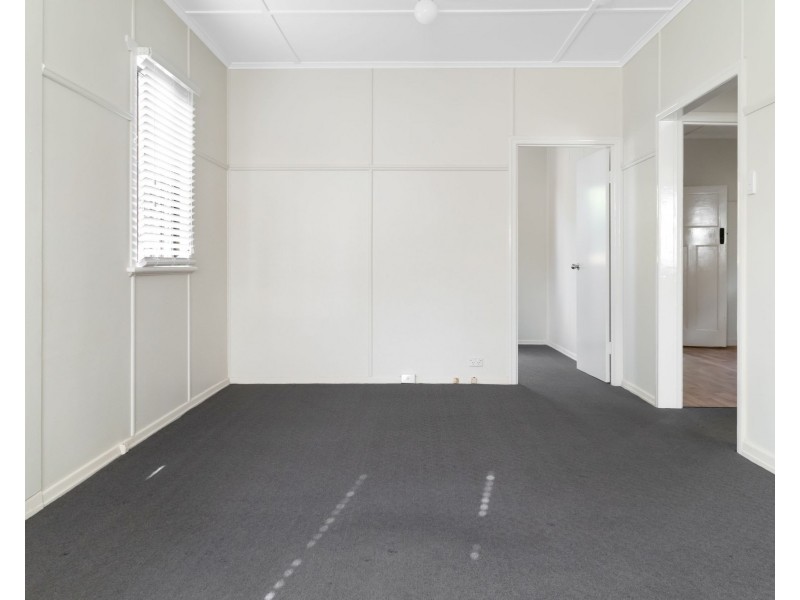 6 Dodd Street, Newtown QLD 4350