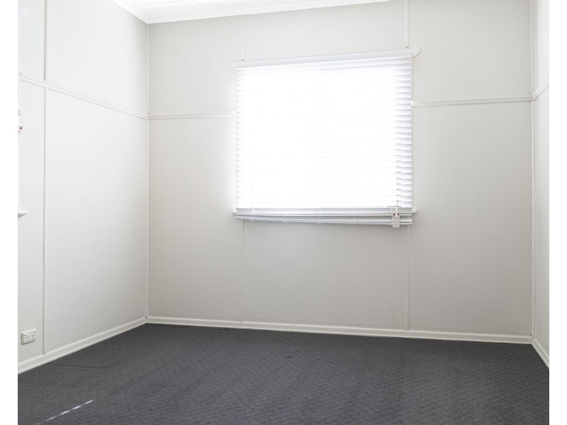 6 Dodd Street, Newtown QLD 4350