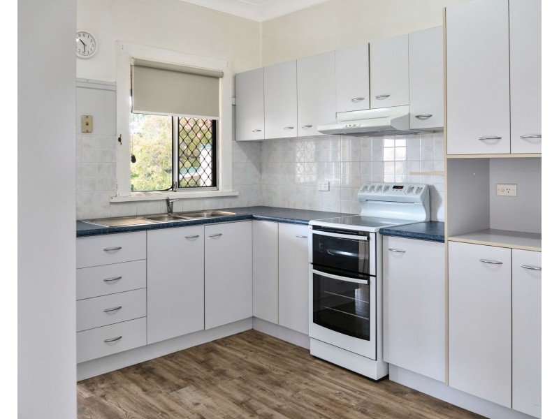24 Beelbee Street, Harristown QLD 4350