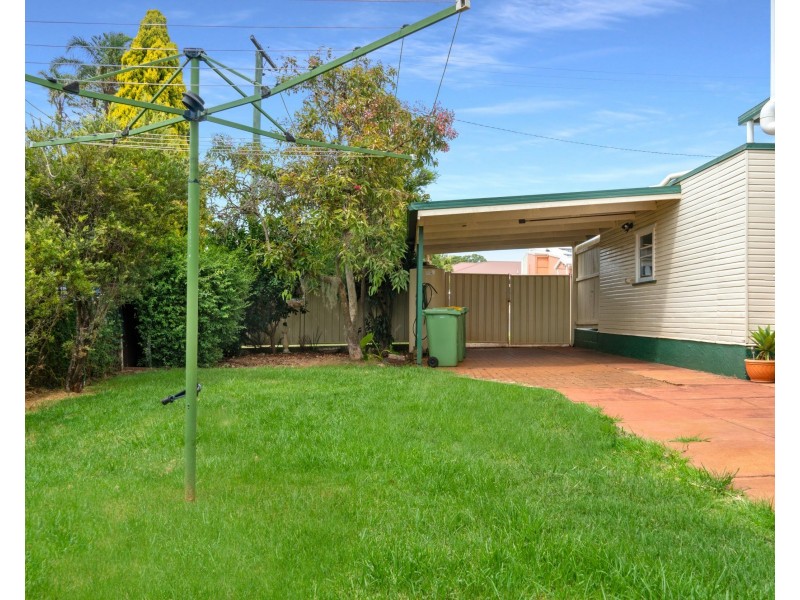24 Beelbee Street, Harristown QLD 4350