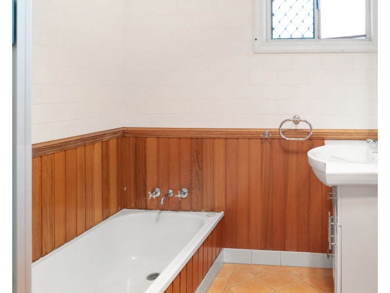 9 Wentworth Street, Centenary Heights QLD 4350