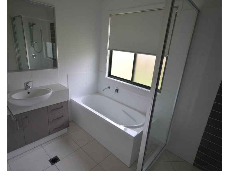 Unit 2/10 Preston Court, Glenvale QLD 4350