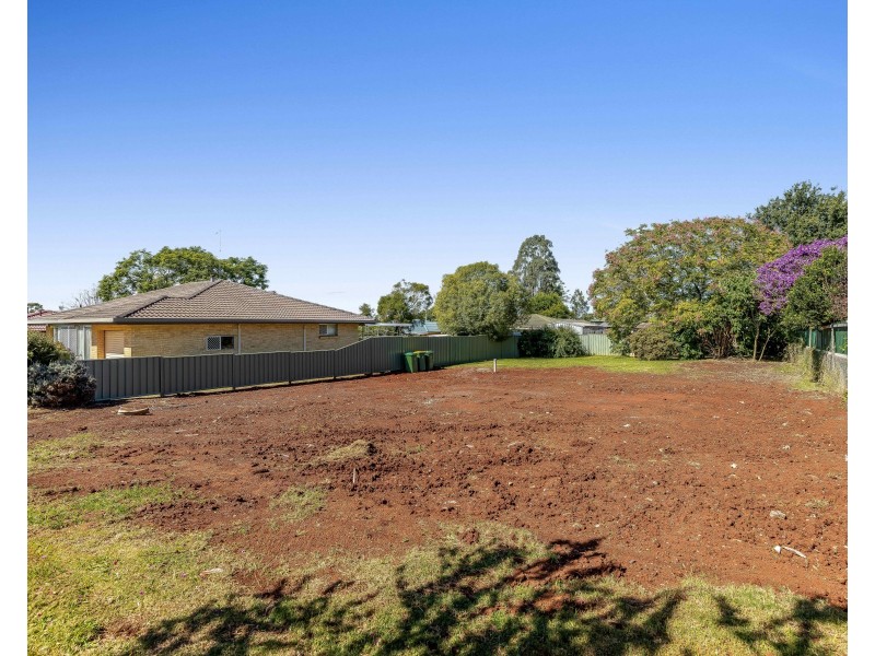 28 Welcombe Avenue, Rockville QLD 4350