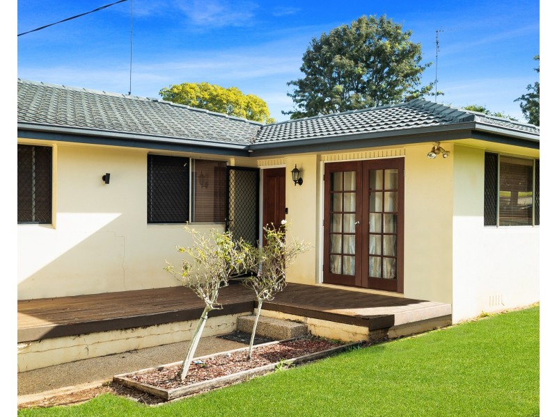 26 Debra Street, Centenary Heights QLD 4350