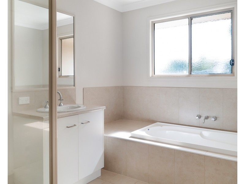 Unit 1/16 Anzac Avenue, Newtown QLD 4350