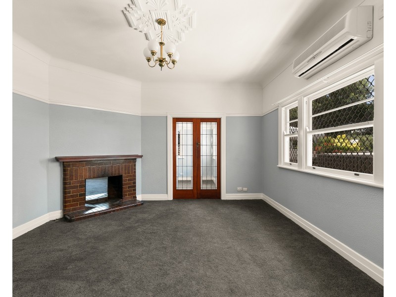 52 Taylor Street, Newtown QLD 4350