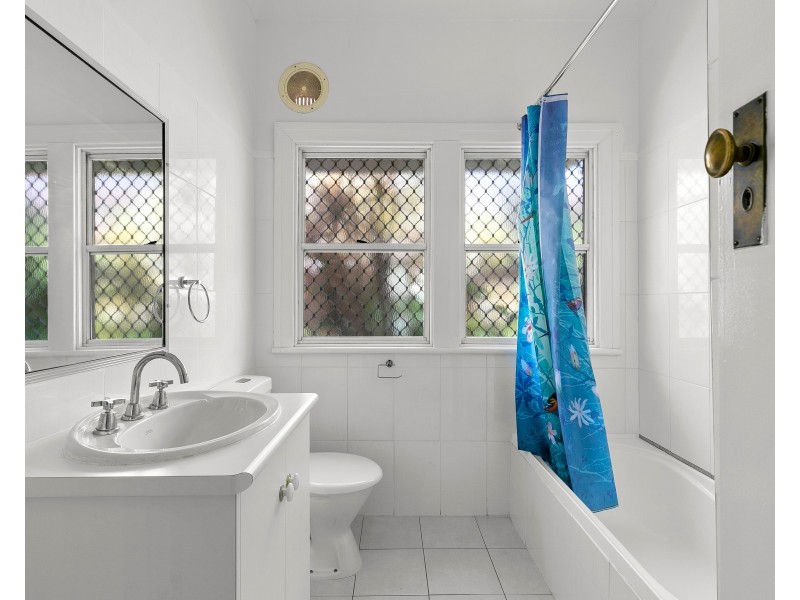 52 Taylor Street, Newtown QLD 4350