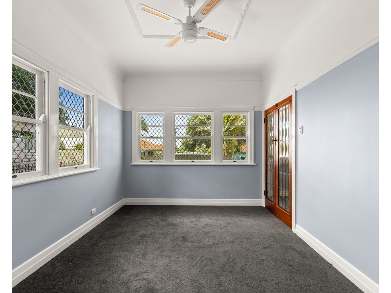52 Taylor Street, Newtown QLD 4350