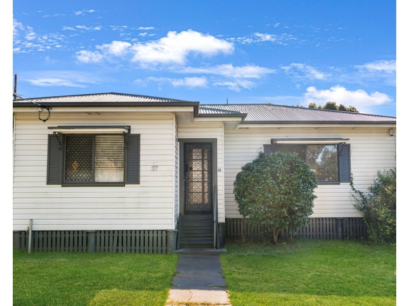27 Hursley Road, Newtown QLD 4350