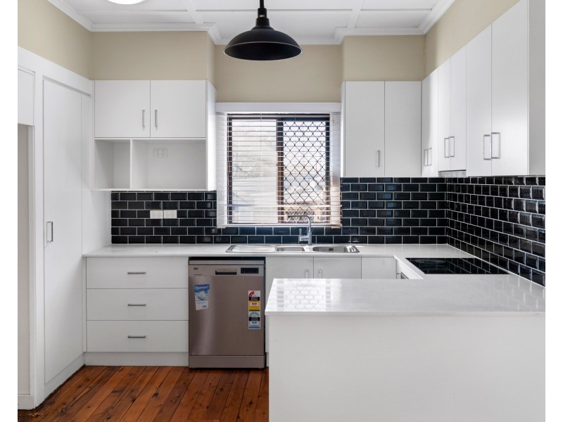 27 Hursley Road, Newtown QLD 4350