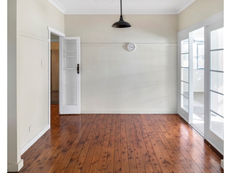 27 Hursley Road, Newtown QLD 4350