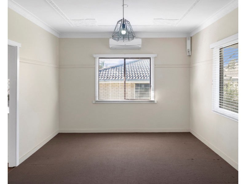 27 Hursley Road, Newtown QLD 4350