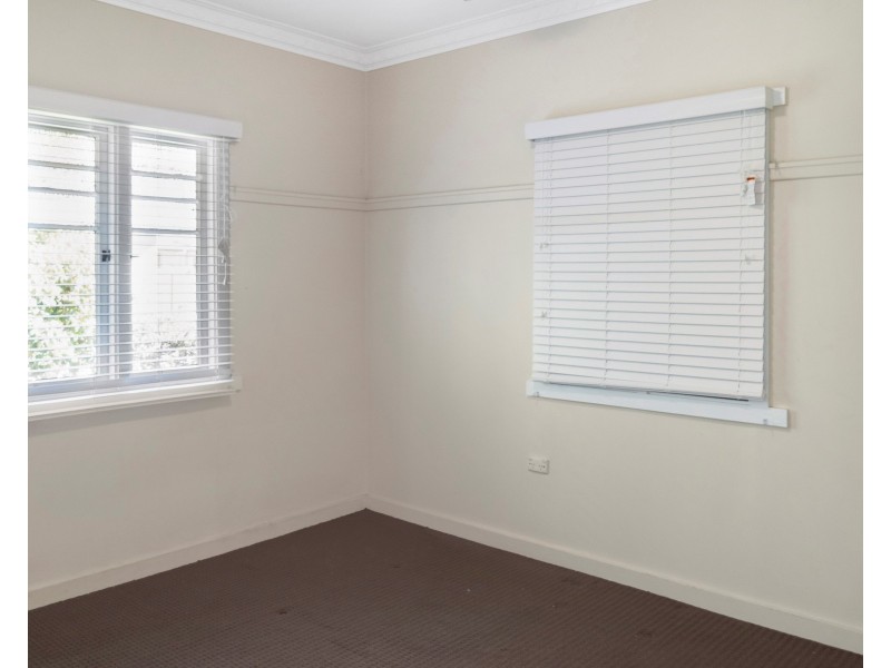 27 Hursley Road, Newtown QLD 4350