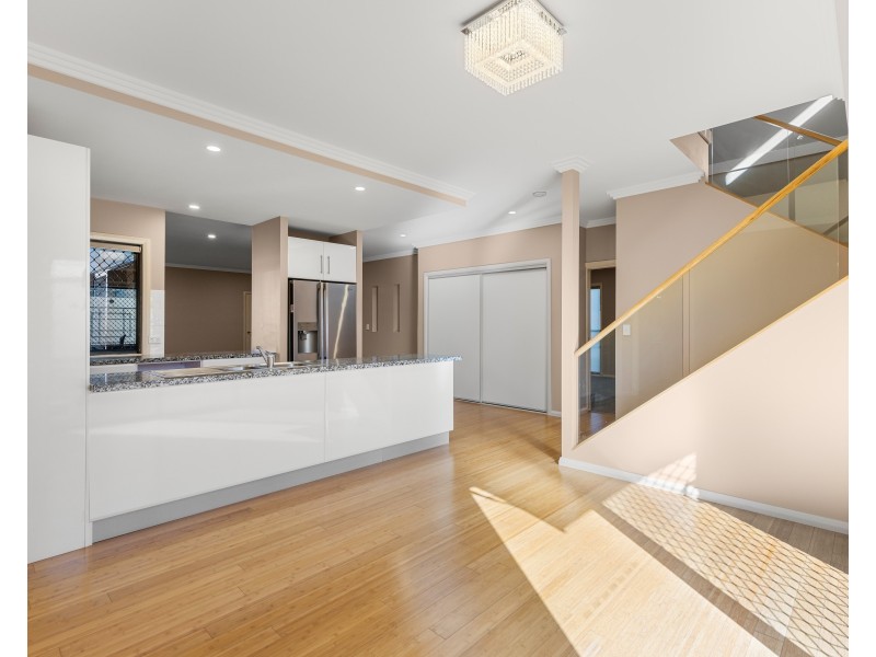 5 McCallum Court, Middle Ridge QLD 4350