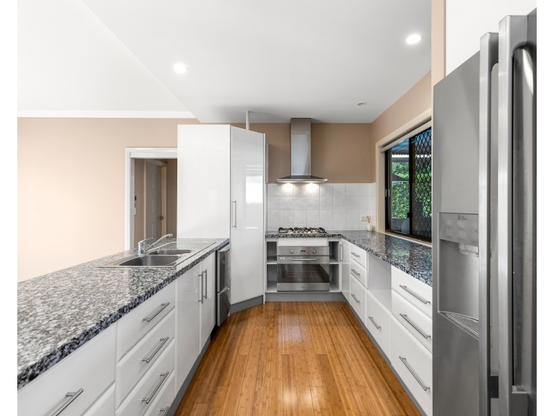 5 McCallum Court, Middle Ridge QLD 4350