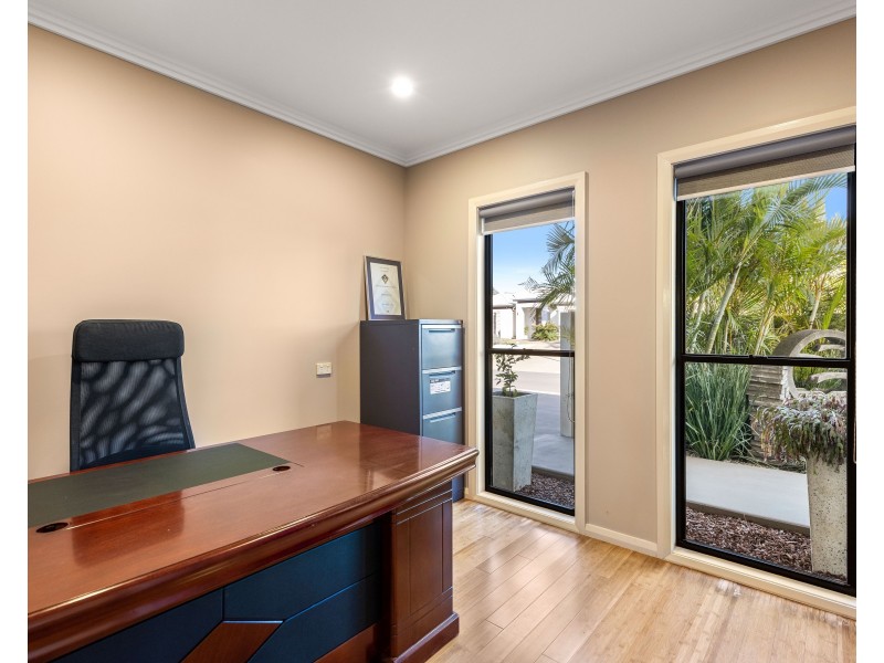 5 McCallum Court, Middle Ridge QLD 4350