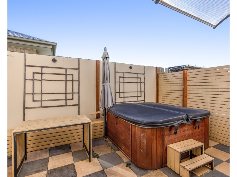 5 McCallum Court, Middle Ridge QLD 4350