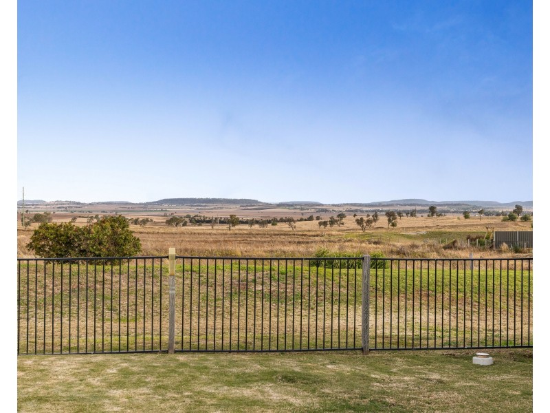 12 Kensei Street, Wyreema QLD 4352