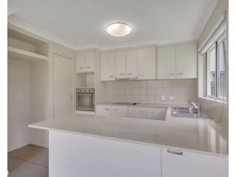 Unit 2/16 Anzac Avenue, Newtown QLD 4350