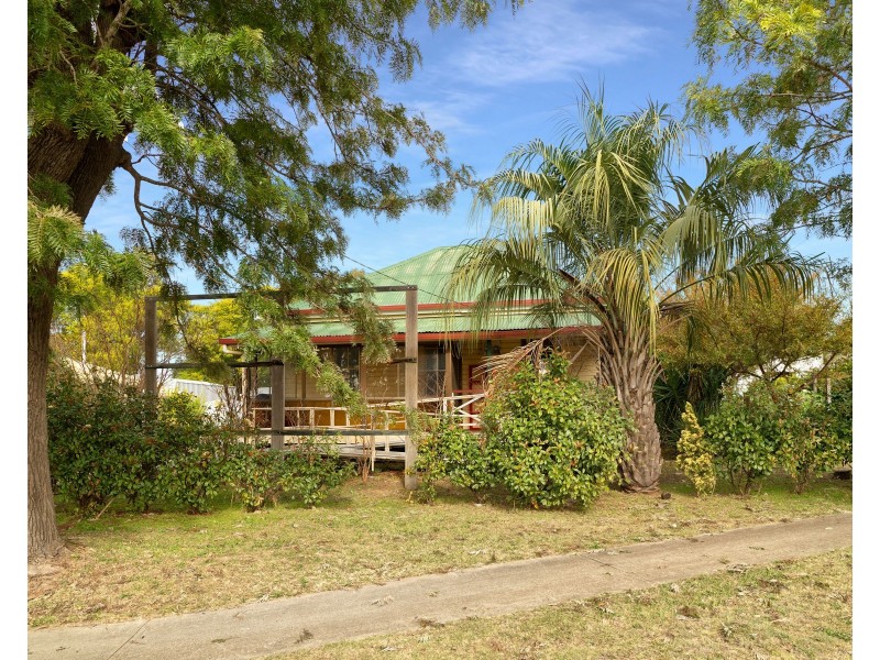 36 Railway Street, Pittsworth QLD 4356