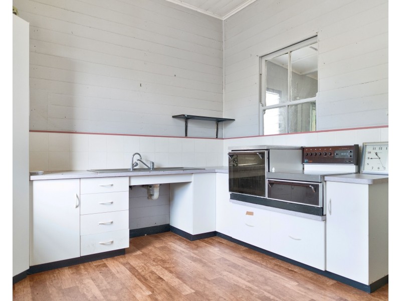 36 Railway Street, Pittsworth QLD 4356