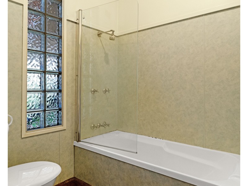 74C Mackenzie Street, Mount Lofty QLD 4350