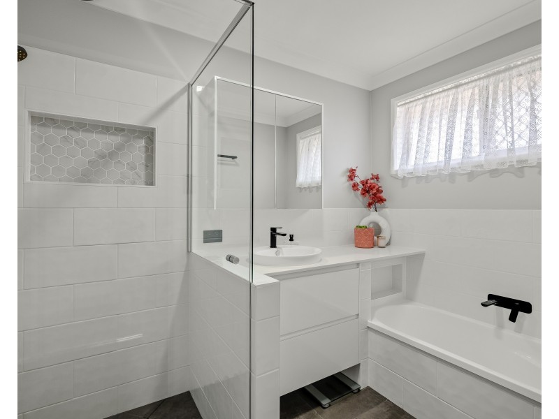 4 Koala Street, Harristown QLD 4350