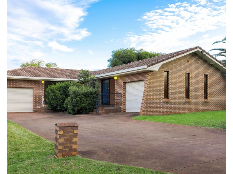 10 Clive Crescent, Darling Heights QLD 4350
