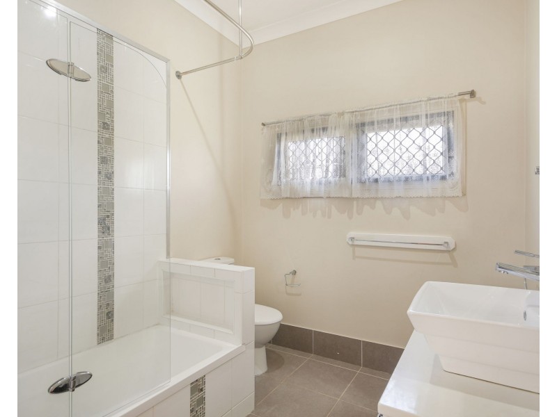 210A Campbell Street, Newtown QLD 4350