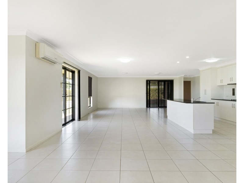 8 Clara Street, Highfields QLD 4352