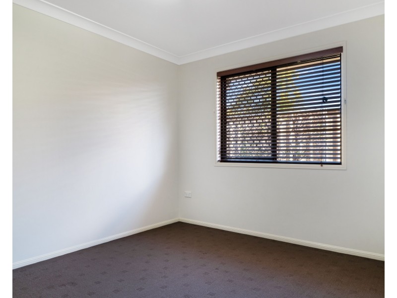 8 Clara Street, Highfields QLD 4352