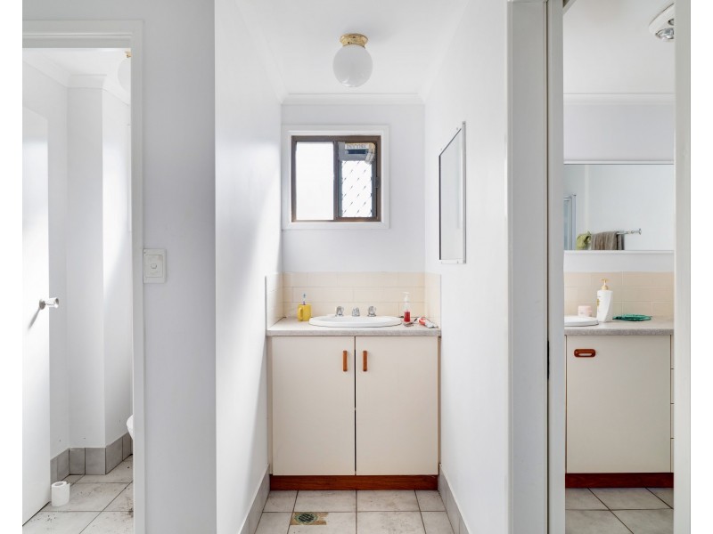 Shed 2 / 4 Rocla Court, Glenvale QLD 4350