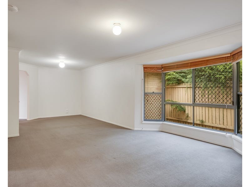 Unit 2/396 West Street, Kearneys Spring QLD 4350