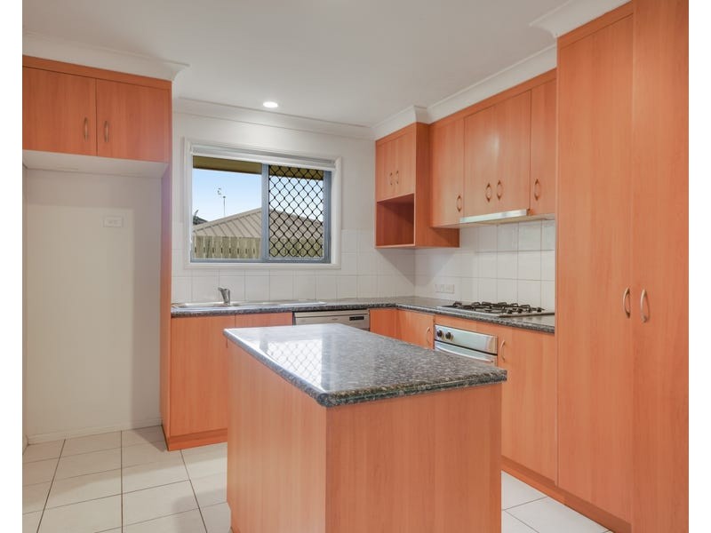 Unit 2/396 West Street, Kearneys Spring QLD 4350