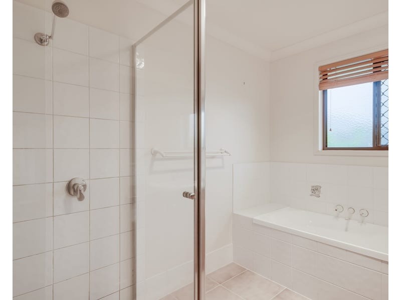 Unit 2/396 West Street, Kearneys Spring QLD 4350