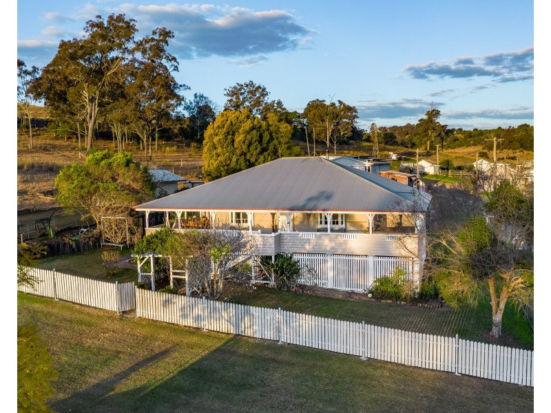 438 Douglas Plainby Road, Douglas QLD 4354