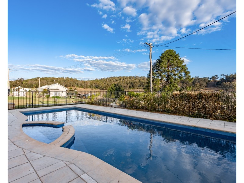 438 Douglas Plainby Road, Douglas QLD 4354