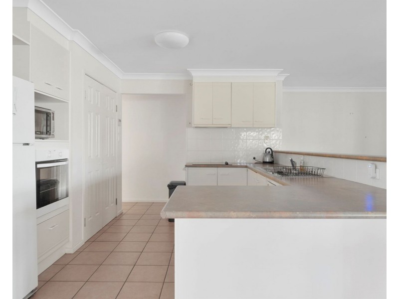 2 Zinnia Court, Middle Ridge QLD 4350