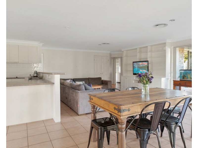 2 Zinnia Court, Middle Ridge QLD 4350