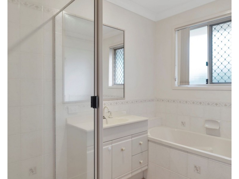 2 Zinnia Court, Middle Ridge QLD 4350