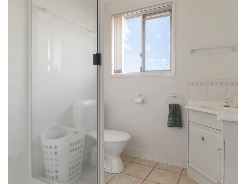 2 Zinnia Court, Middle Ridge QLD 4350