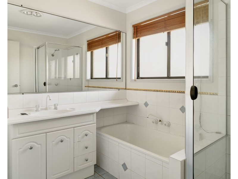 8 Lyness Court, Wilsonton Heights QLD 4350