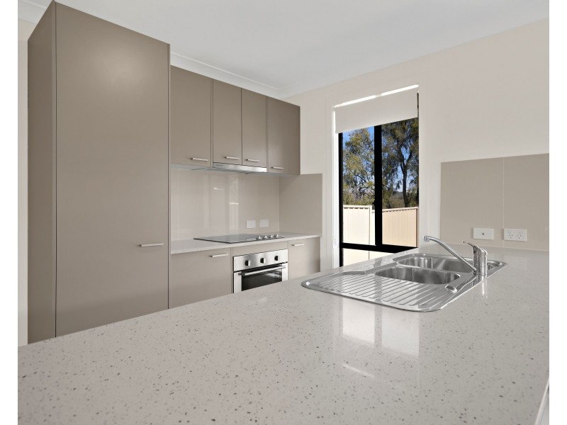 24 Minnett Street, Glenvale QLD 4350