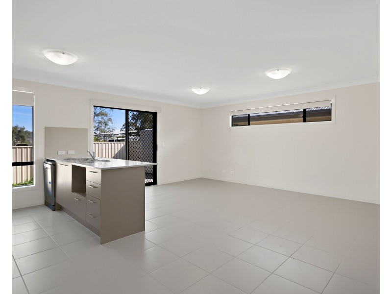 24 Minnett Street, Glenvale QLD 4350