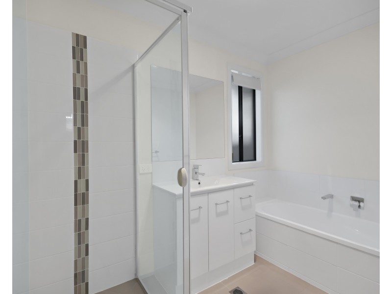 24 Minnett Street, Glenvale QLD 4350