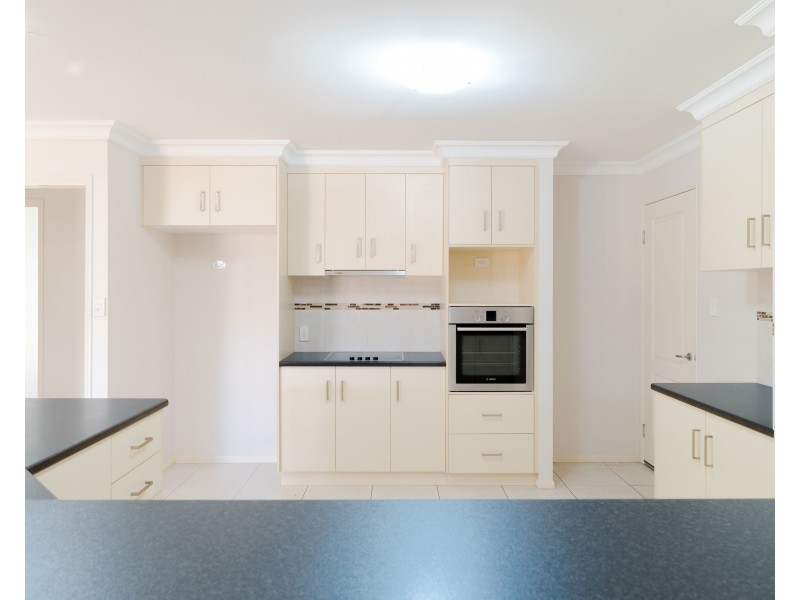 11 Sommariva Street, Westbrook QLD 4350